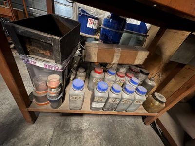 Stock de poudres, joint 2 tables