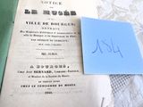 une feuille de papier posée sur une autre feuille de papier