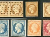 six timbres de couleurs, de tailles et de formes différentes
