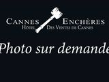 une photo en noir et blanc accompagnée de la mention « photo sur demande »