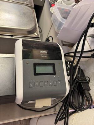l'image d'une machine posée sur un comptoir