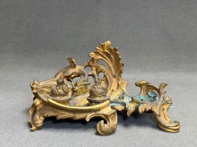 Encrier en bronze. Style rocaille XIX° 16 x 28 x 20 cm.