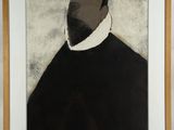 tableau représentant un homme noir portant un col blanc, dans un cadre en bois