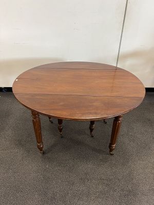 une table en bois à deux pieds avec un plateau rond