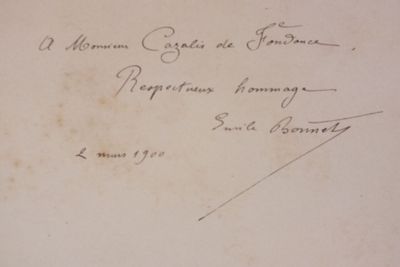 un gros plan sur un texte écrit sur une feuille de papier