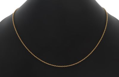 un collier à chaîne en or sur un mannequin mannequin mannequin mannequin mannequin mannequin mannequin mannequin mannequin mannequin