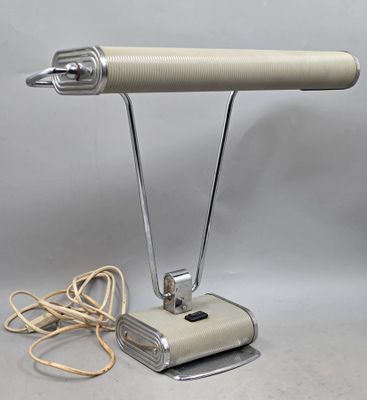 an image of a desk lamp with a cord attached to it