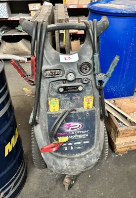 une photo d'une machine à laver les voitures dans un garage