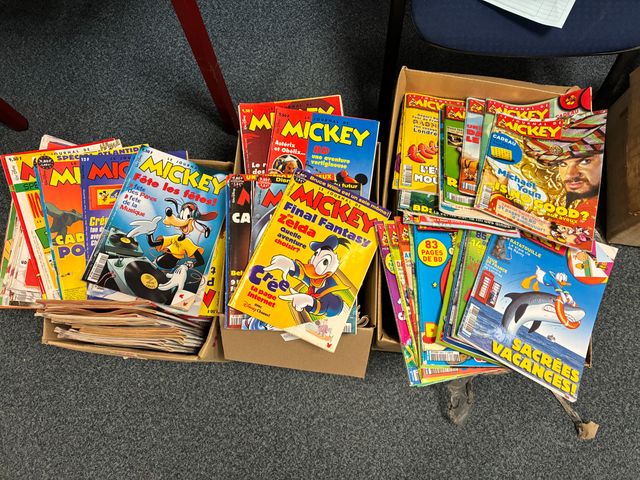 Lot de 3 cartons garnies de Magazine « Le Journal de Mickey »