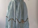 une image d'une robe bleue sur un mannequin