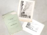 trois vieux livres sont posés sur une table blanche