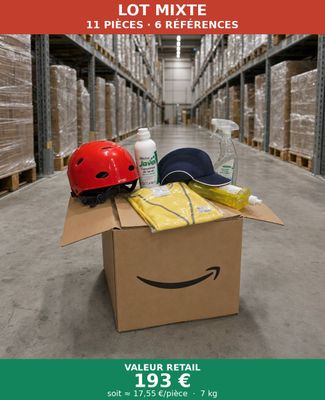 une boîte en carton contenant un casque et d'autres objets