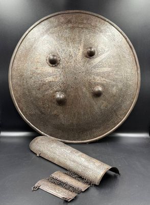 Rondache (dhal) et plaque de bras