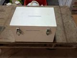 a box that is sitting on top of a pallet