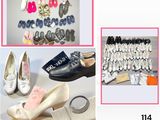 plusieurs photos de différents types de chaussures et d'accessoires exposés sur une table