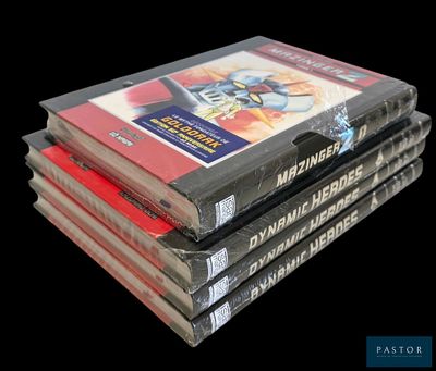 quatre livres empilés les uns sur les autres sur un fond noir