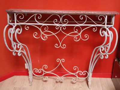 Console en fer forgé laqué gris à décor de volutes à deux mo…