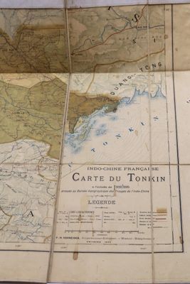 une vieille carte de la Turquie exposée dans une vitrine