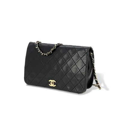 chanel sac à rabat en agneau matelassé noir
