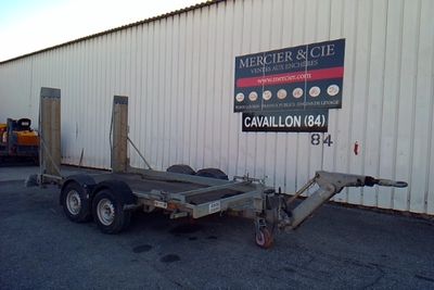 a trailer that is parked in front of a building