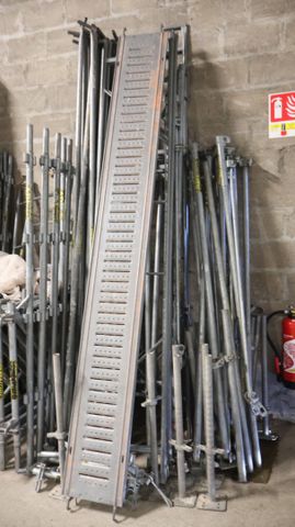 Échafaudage tout galva ADIMAT de 2011 de couvreur comprenant 12 é...