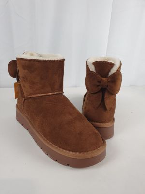 des bottines Ugg marron ornées d'un nœud sur le côté
