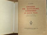 un livre ouvert avec l'image d'un chat dessus