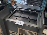 une machine qui se trouve au milieu d'un magasin