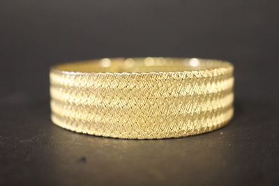 Bracelet manchette en or maille polonaise avec travail de ma…