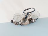 a keychain that has a bunch of glasses on it