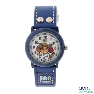 une image montrant un gros plan de la montre-bracelet d'un enfant