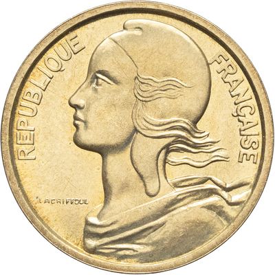 une image montrant un gros plan d'une pièce de monnaie à l'effigie d'une femme