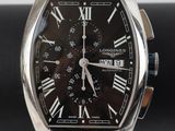 gros plan d'une montre-bracelet avec des chiffres romains