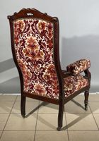 Fauteuil à haut dossier en bois mouluré sculpté, le dossier … (photo 2)