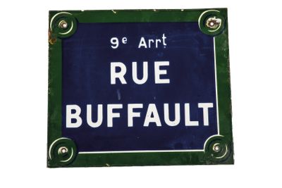 a blue and white street sign that says rue buffalo