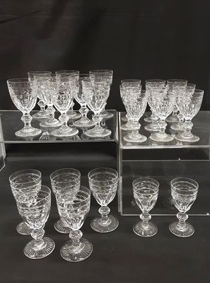 a lot of wine glasses that are sitting on a shelf