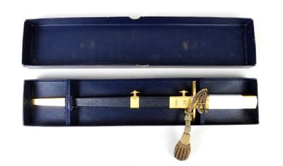 a black case with a gold handle and a white pen in it