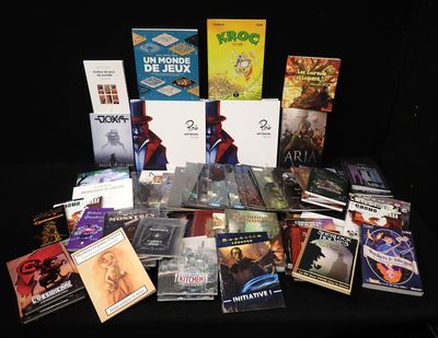 beaucoup de livres posés sur une table noire
