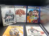 Il y a quatre jeux vidéo sur la table, dont un est à vendre.