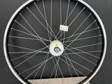 un gros plan d'une roue de vélo avec ses rayons