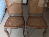 paire de chaises anciennes à dossier en rotin, avec dossier en rotin et dossier en rotin
