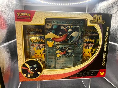 vitrine présentant des jouets Pokémon dans un magasin