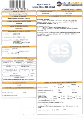 un gros plan d'un document sur lequel figure la photo d'une personne