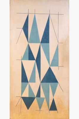 une peinture abstraite composée de triangles et de lignes bleues sur un fond beige