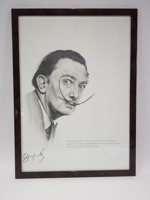 dessin représentant un homme à lunettes et moustachu, dans un cadre noir