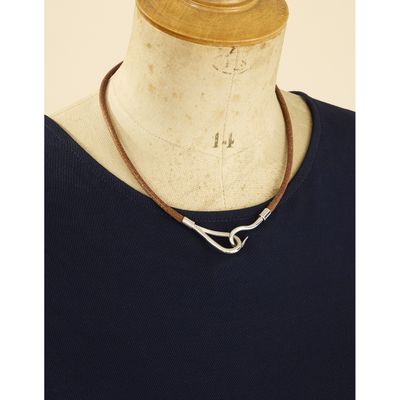 HERMÈS, Collier "Jumbo" en cuir marron et fermoir crochet mé…