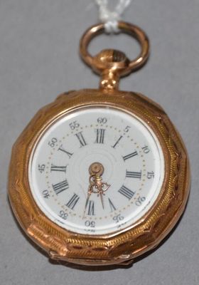 une montre de poche en or avec des chiffres romains