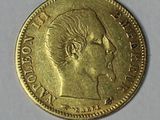 l'image d'une pièce d'or sur laquelle figure le visage d'un homme