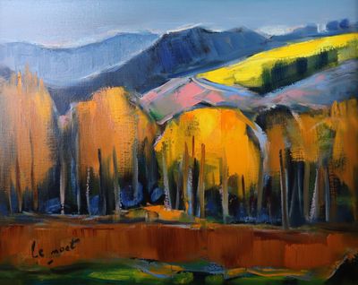 une peinture à l'huile représentant un paysage avec des arbres et des montagnes en arrière-plan