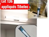 une photo d'une photo montrant de nombreux objets qui figurent sur cette photo